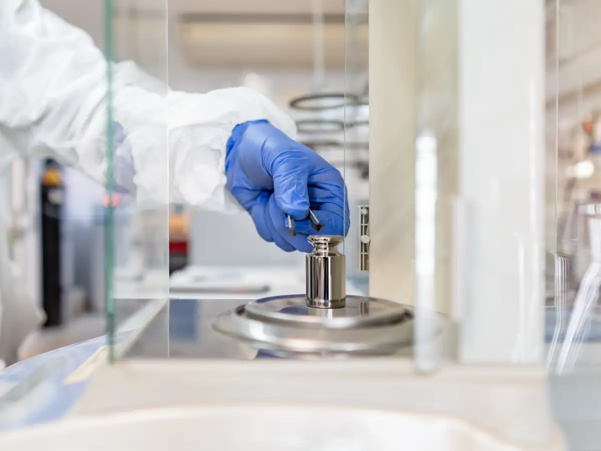Controlled calibration laboratory built for measurement accuracy in Medical Steel Calibration Weight To Place On The Analytical Balance