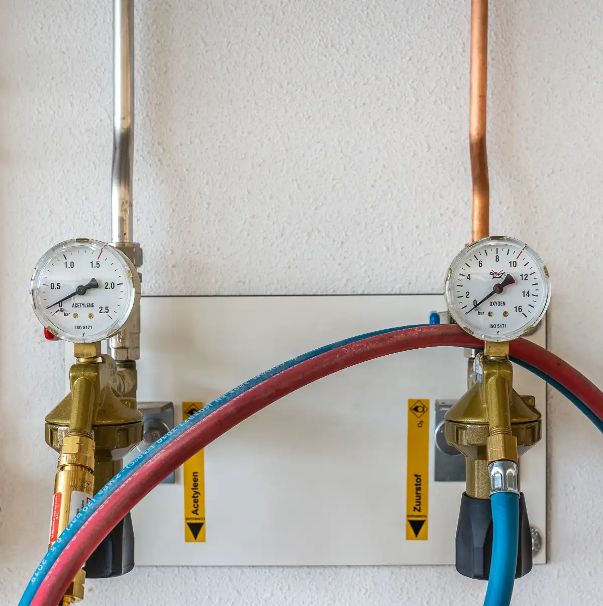 Fast local thermometer and temperature calibration service