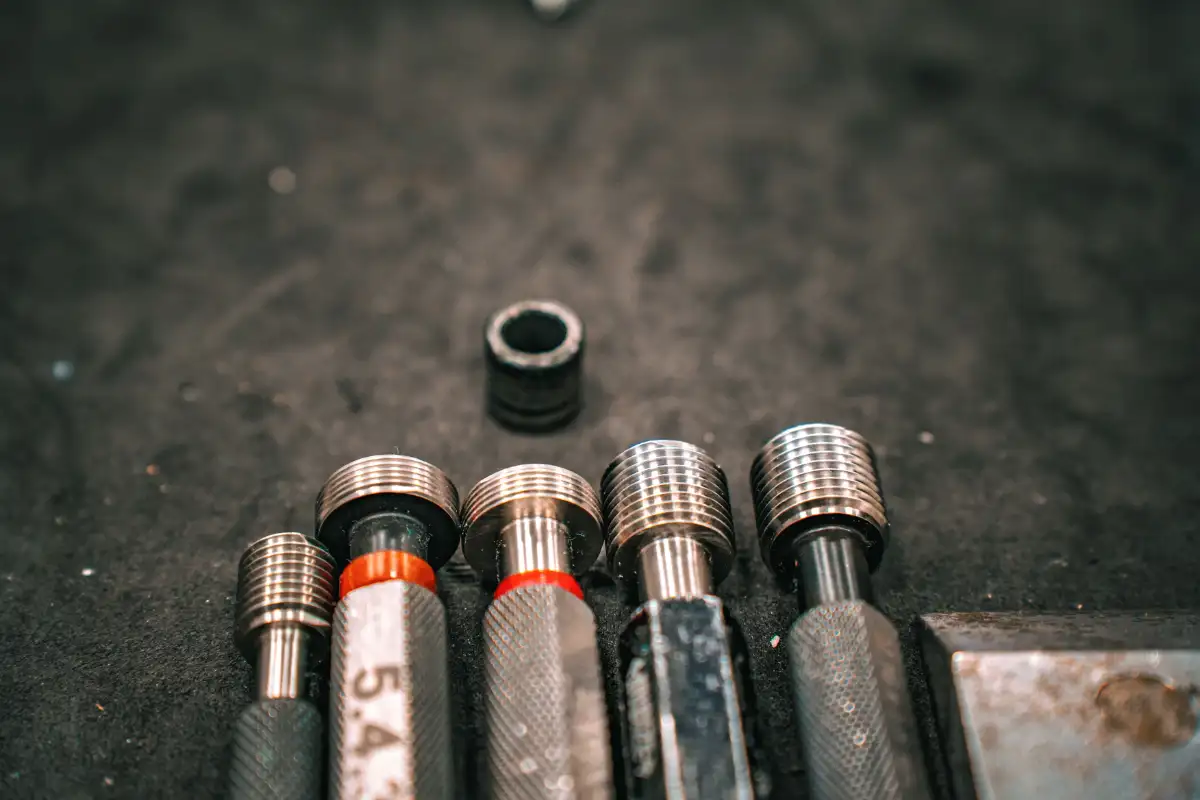 Plug ring taper and pipe thread gage calibration